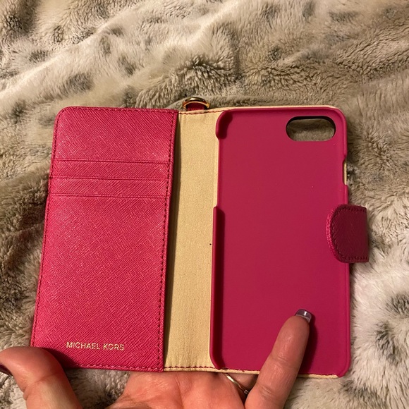 Michael Kors iPhone 7/8 wristlet - Picture 2 of 2